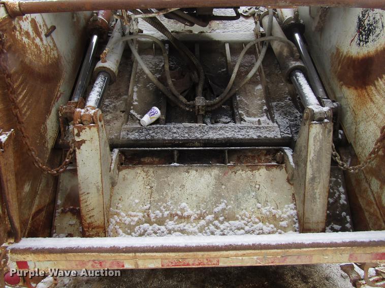 image for item EU9571 1993 International 4900 refuse truck