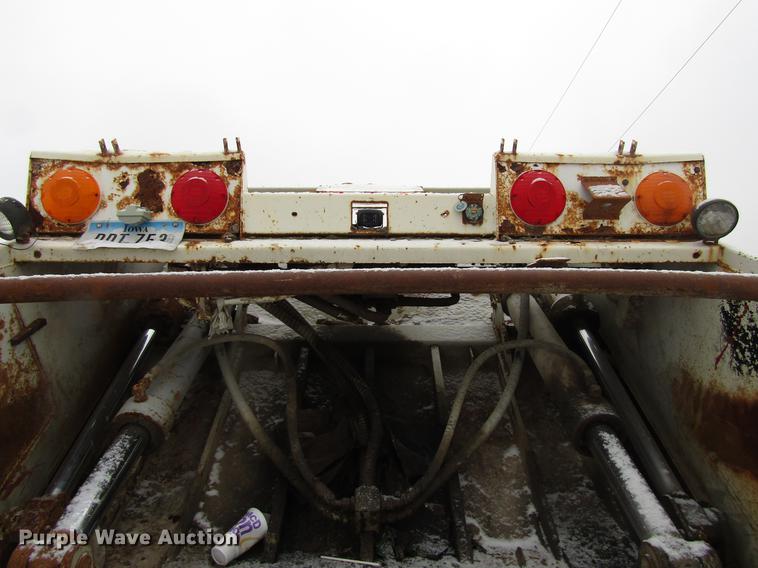 image for item EU9571 1993 International 4900 refuse truck