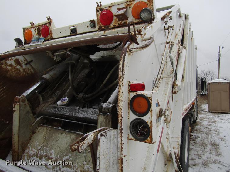 image for item EU9571 1993 International 4900 refuse truck