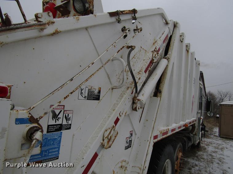 image for item EU9571 1993 International 4900 refuse truck