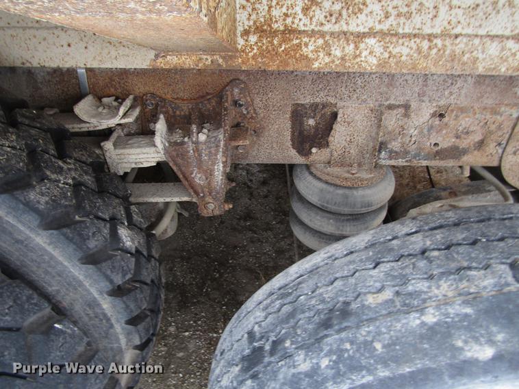 image for item EU9571 1993 International 4900 refuse truck