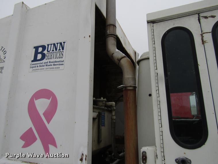 image for item EU9571 1993 International 4900 refuse truck