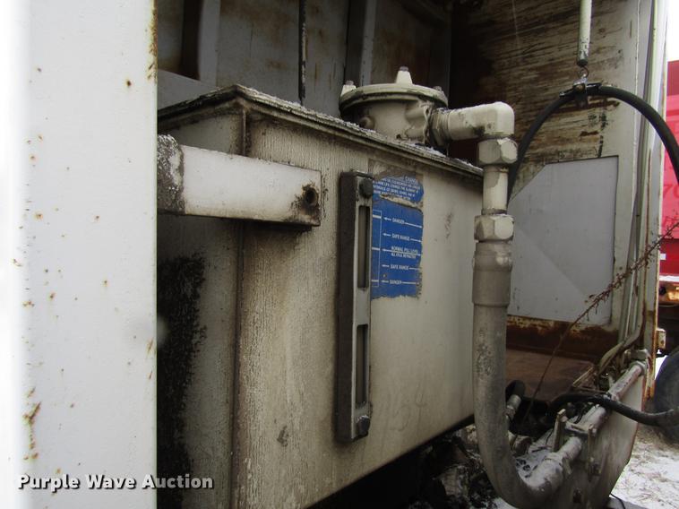 image for item EU9571 1993 International 4900 refuse truck