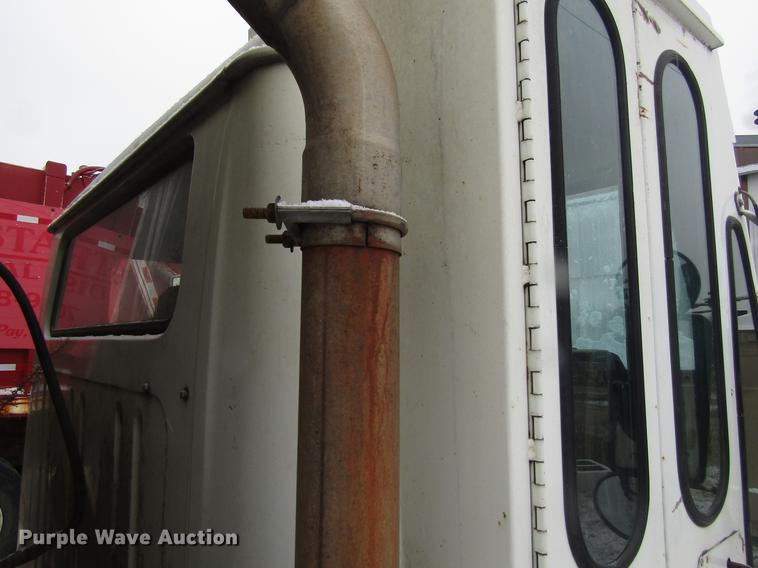 image for item EU9571 1993 International 4900 refuse truck