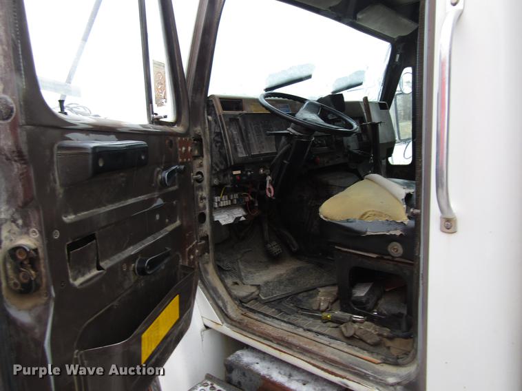 image for item EU9571 1993 International 4900 refuse truck