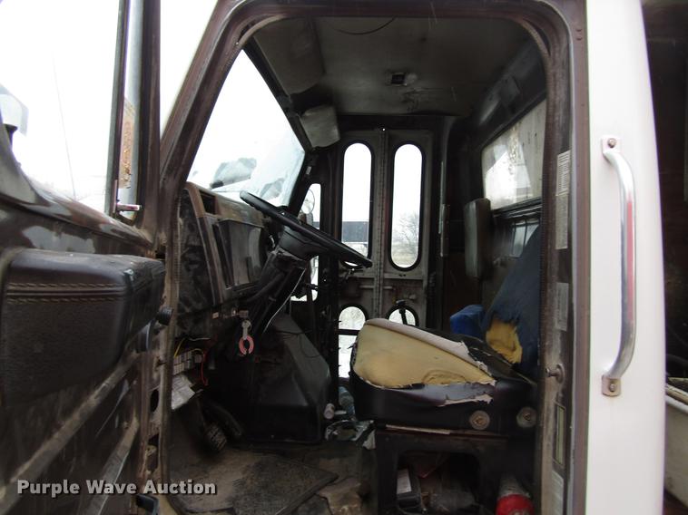image for item EU9571 1993 International 4900 refuse truck