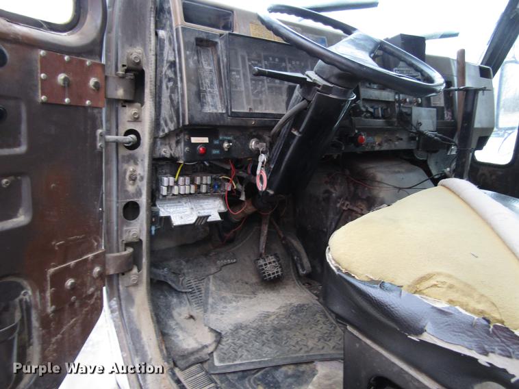 image for item EU9571 1993 International 4900 refuse truck