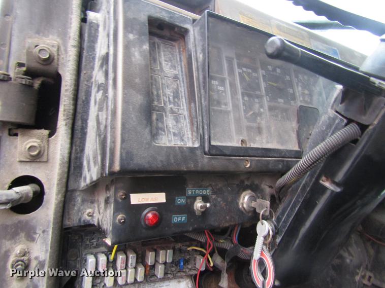 image for item EU9571 1993 International 4900 refuse truck