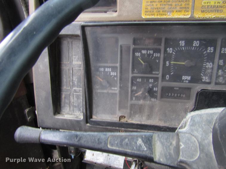 image for item EU9571 1993 International 4900 refuse truck