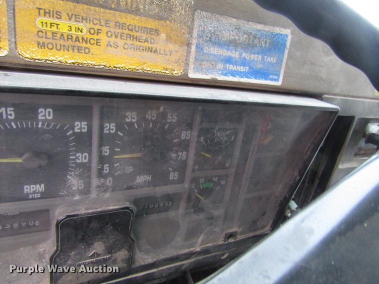 image for item EU9571 1993 International 4900 refuse truck