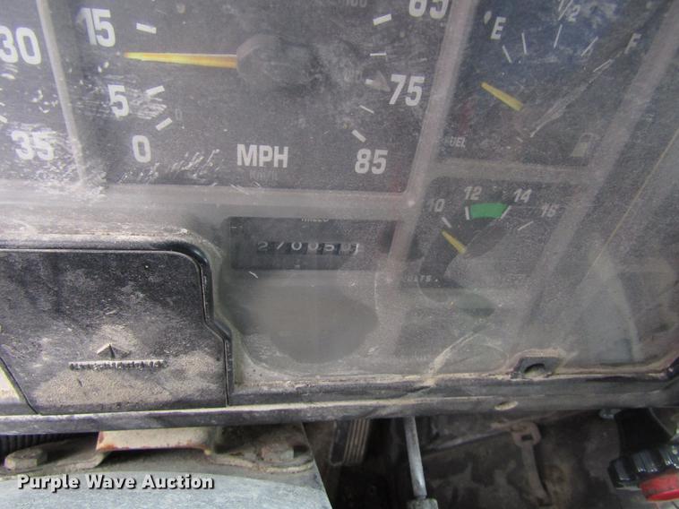 image for item EU9571 1993 International 4900 refuse truck