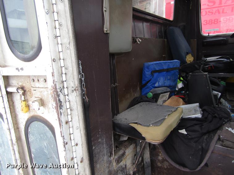 image for item EU9571 1993 International 4900 refuse truck