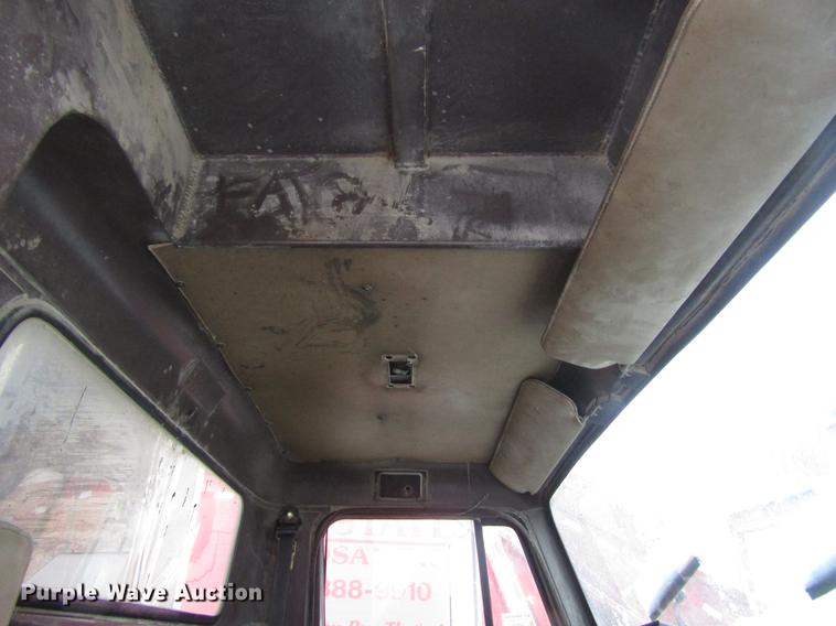 image for item EU9571 1993 International 4900 refuse truck