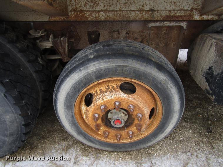 image for item EU9571 1993 International 4900 refuse truck