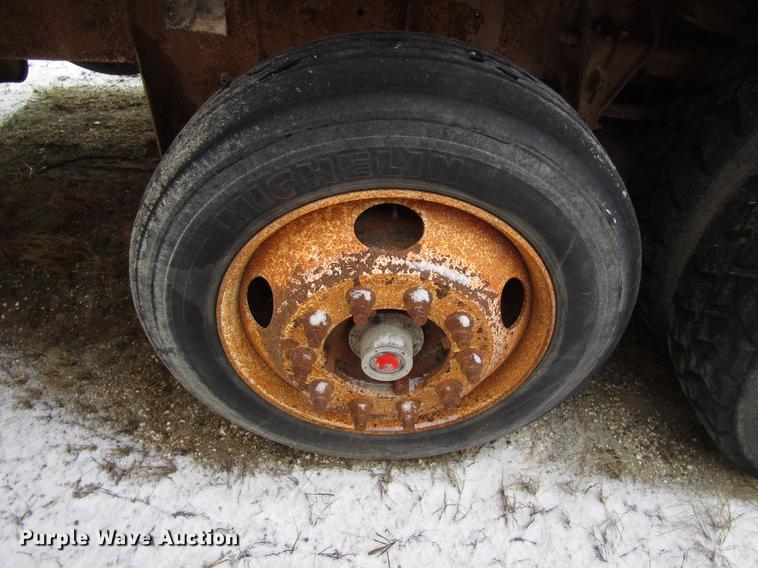 image for item EU9571 1993 International 4900 refuse truck