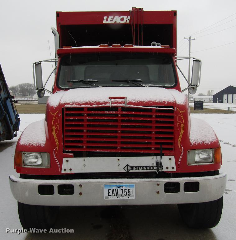 image for item EU9572 2000 International 4900 refuse truck