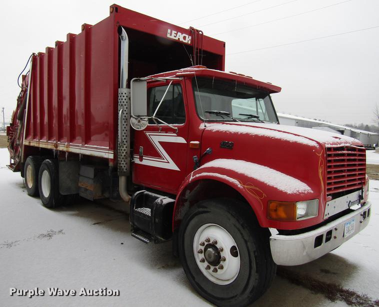 image for item EU9572 2000 International 4900 refuse truck