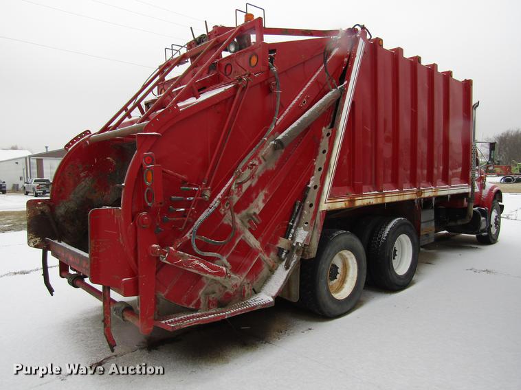 image for item EU9572 2000 International 4900 refuse truck