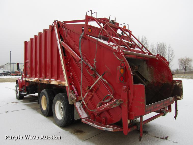image for item EU9572 2000 International 4900 refuse truck