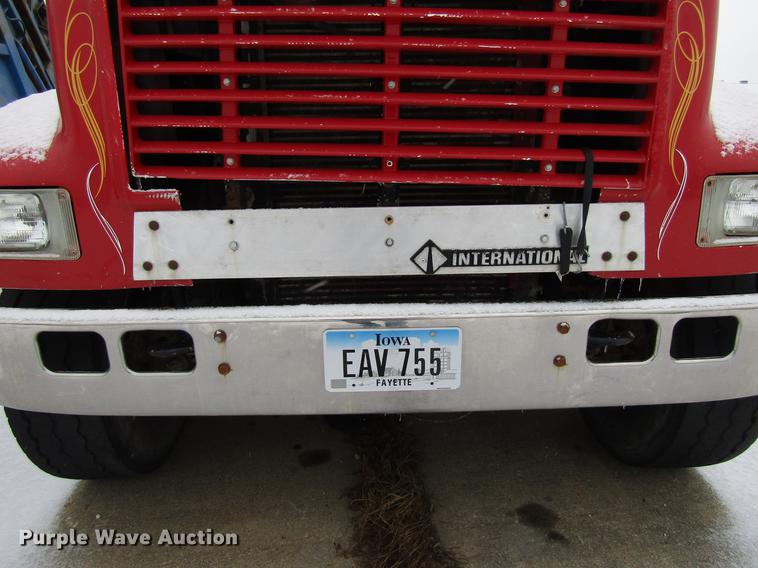 image for item EU9572 2000 International 4900 refuse truck