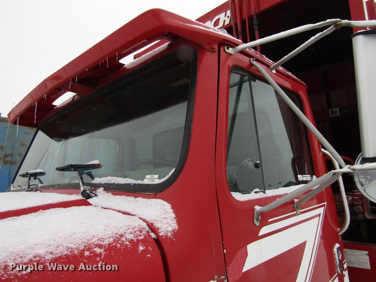 image for item EU9572 2000 International 4900 refuse truck