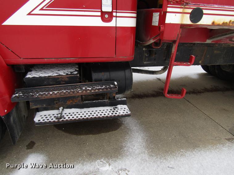 image for item EU9572 2000 International 4900 refuse truck