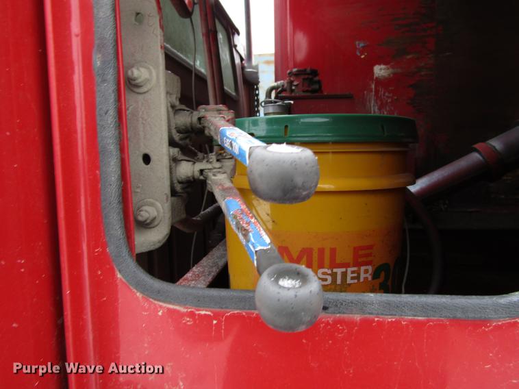 image for item EU9572 2000 International 4900 refuse truck