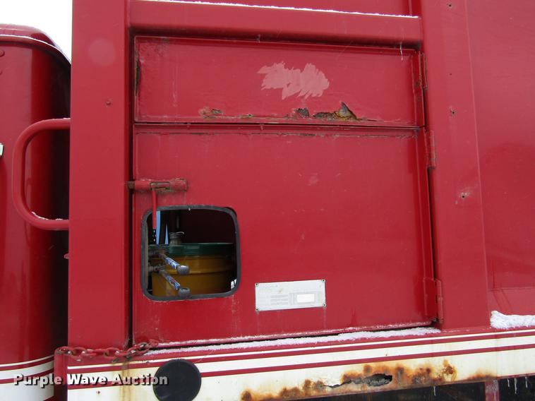 image for item EU9572 2000 International 4900 refuse truck