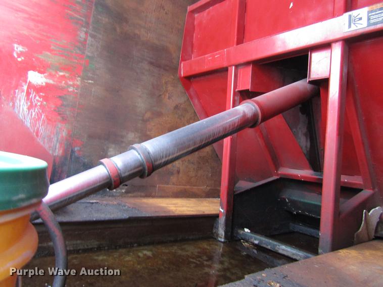 image for item EU9572 2000 International 4900 refuse truck