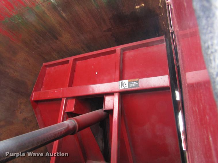 image for item EU9572 2000 International 4900 refuse truck