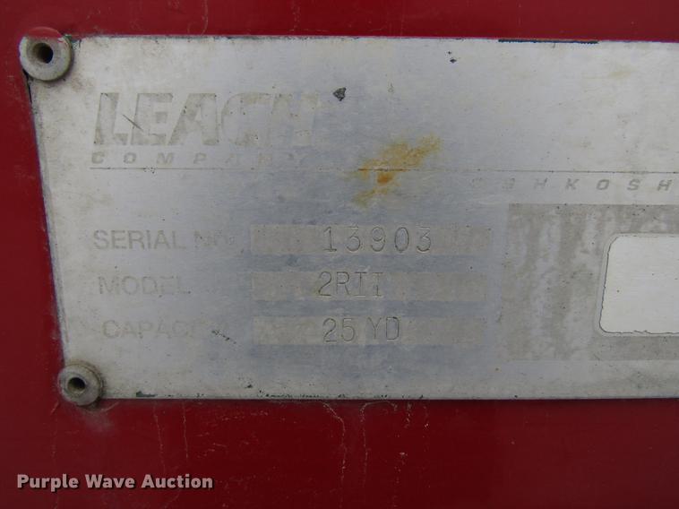 image for item EU9572 2000 International 4900 refuse truck