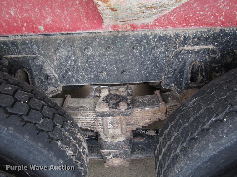 image for item EU9572 2000 International 4900 refuse truck