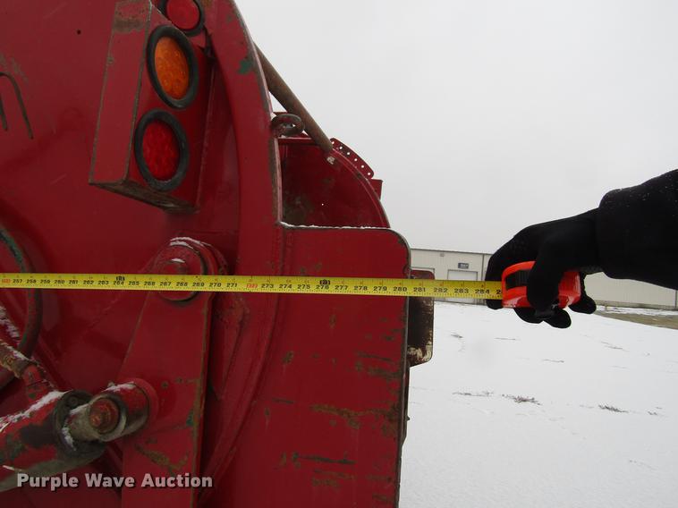 image for item EU9572 2000 International 4900 refuse truck