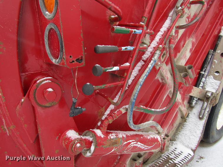 image for item EU9572 2000 International 4900 refuse truck