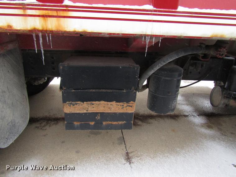 image for item EU9572 2000 International 4900 refuse truck