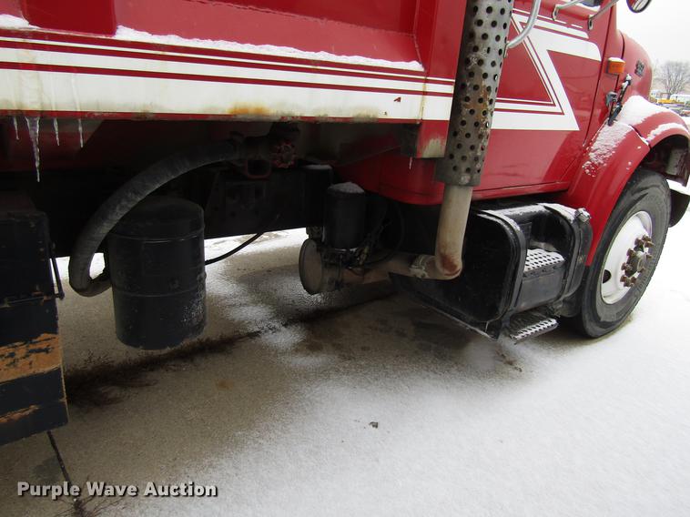 image for item EU9572 2000 International 4900 refuse truck