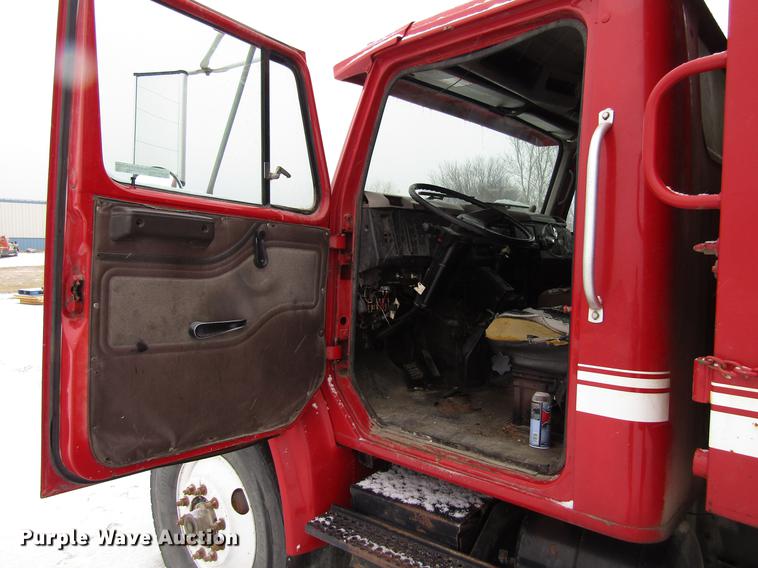 image for item EU9572 2000 International 4900 refuse truck