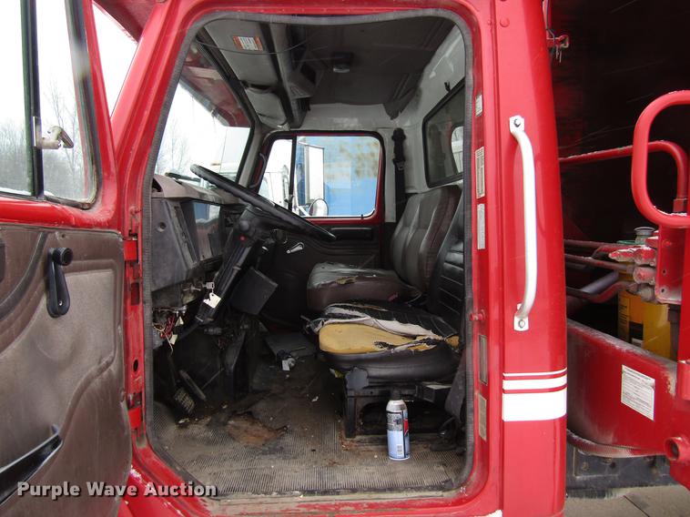 image for item EU9572 2000 International 4900 refuse truck