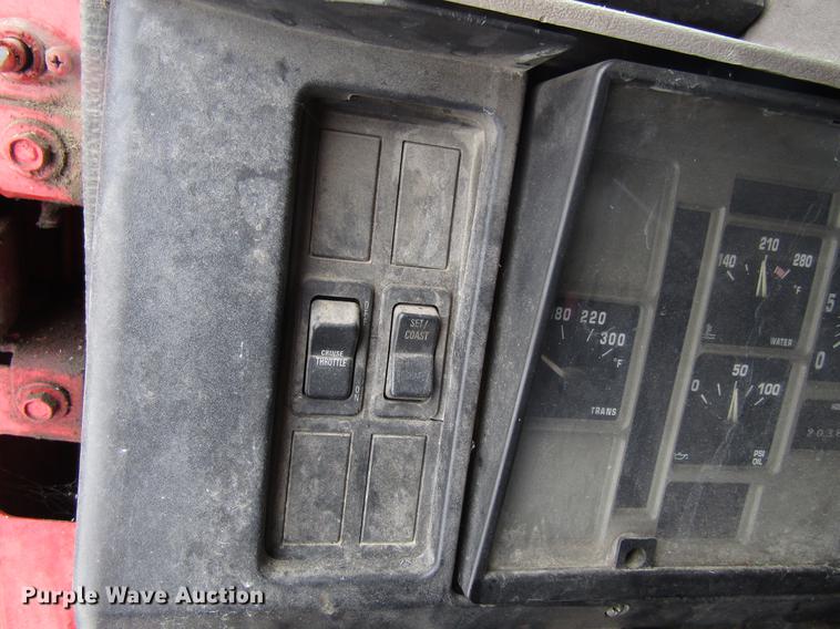 image for item EU9572 2000 International 4900 refuse truck