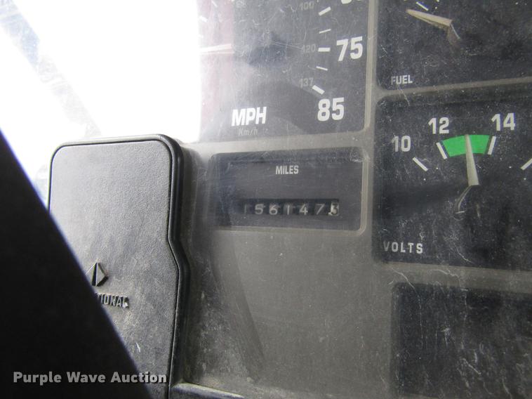 image for item EU9572 2000 International 4900 refuse truck