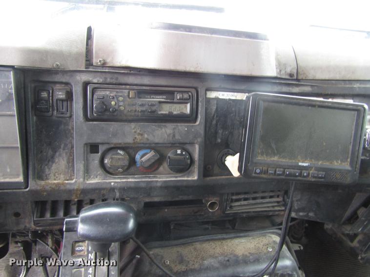 image for item EU9572 2000 International 4900 refuse truck