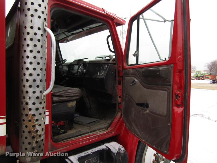 image for item EU9572 2000 International 4900 refuse truck