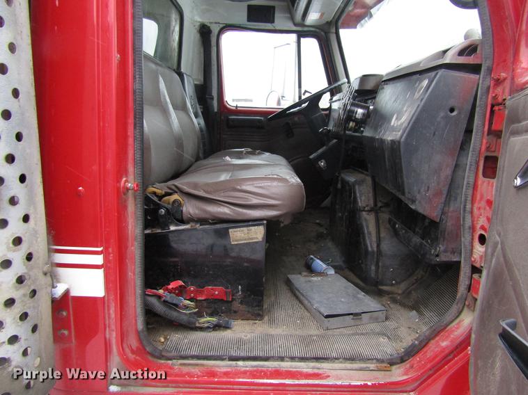 image for item EU9572 2000 International 4900 refuse truck