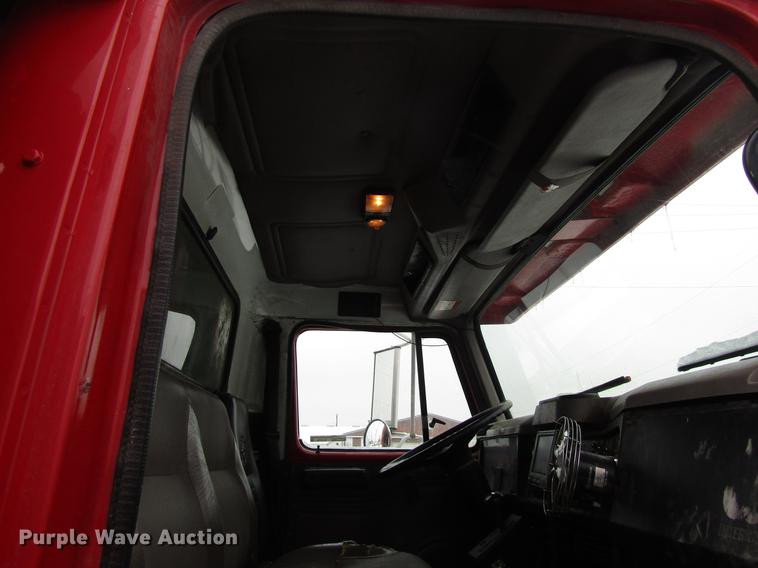 image for item EU9572 2000 International 4900 refuse truck