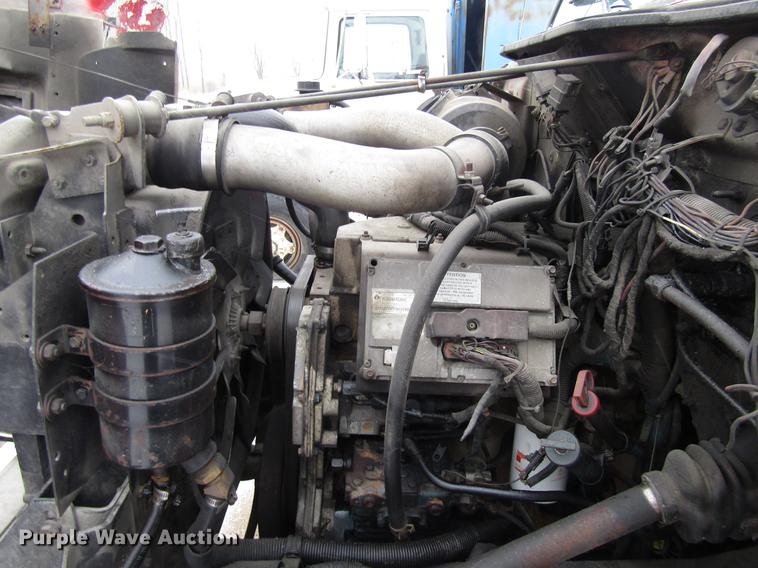 image for item EU9572 2000 International 4900 refuse truck