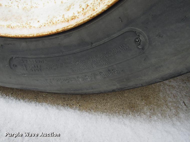 image for item EU9572 2000 International 4900 refuse truck