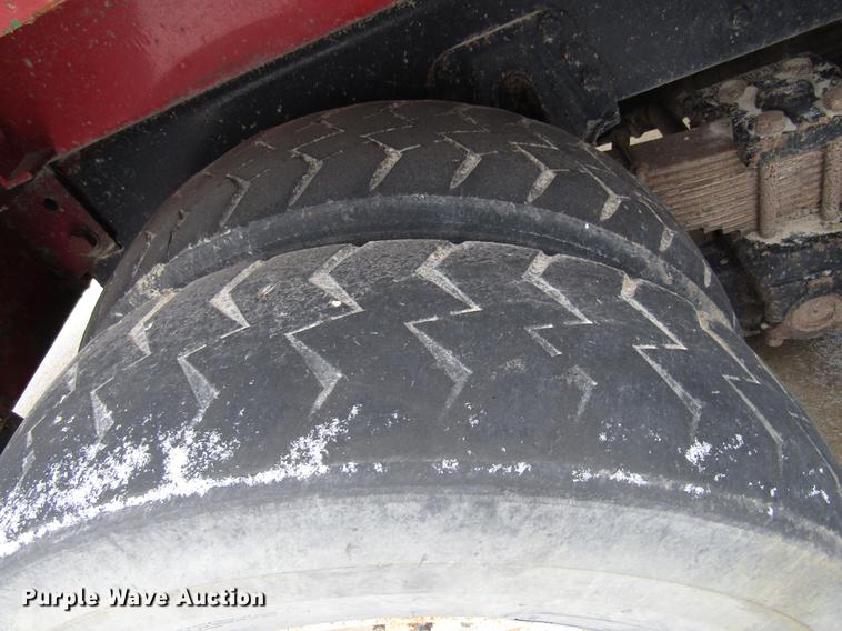 image for item EU9572 2000 International 4900 refuse truck