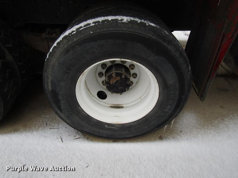 image for item EU9572 2000 International 4900 refuse truck