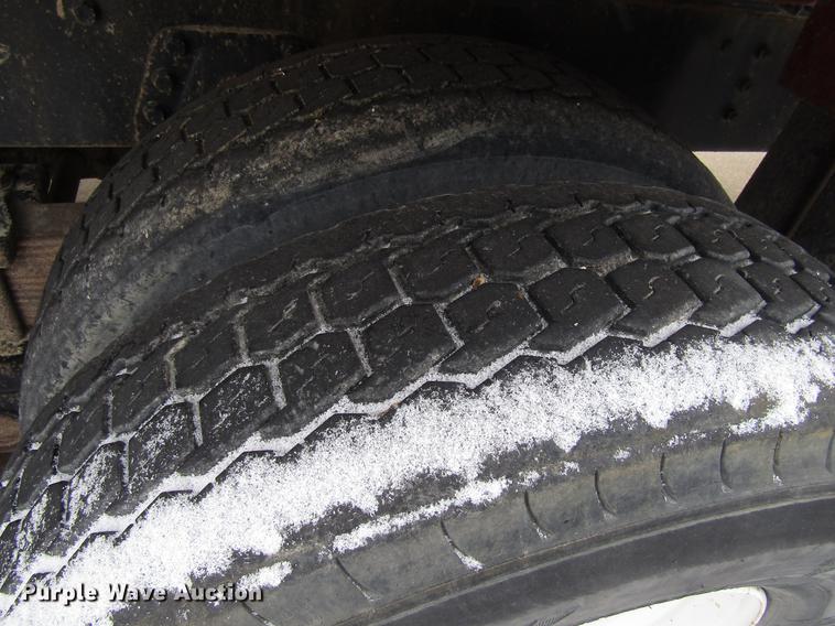 image for item EU9572 2000 International 4900 refuse truck