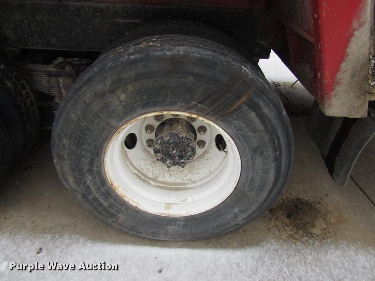 image for item EU9572 2000 International 4900 refuse truck